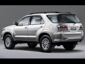 toyota hilux-sw4-27-sr-4x2-7l-flex-2015 traseira