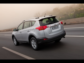 toyota rav4-20-16v-4x4-cvt-4wd-2014 traseira