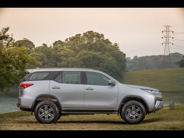 toyota sw4-27-sr-4x2-flex-2017 lateral