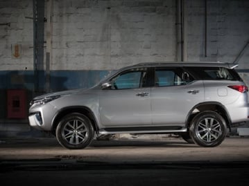 toyota sw4-28-tdi-srx-7l-4x4-2016 lateral