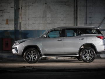 toyota sw4-28-tdi-srx-7l-4x4-aut-2017 lateral