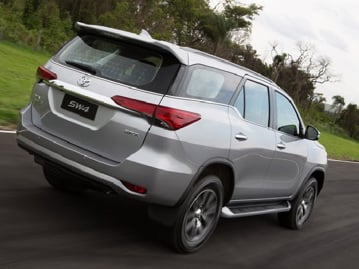 toyota sw4-28-tdi-srx-7l-4x4-aut-2017 traseira