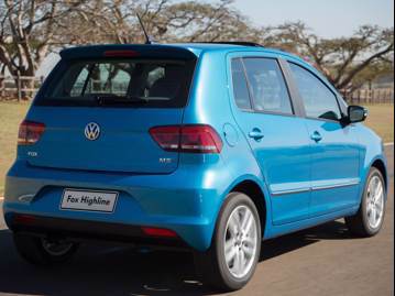 volkswagen fox-16-16v-msi-highline-flex-2016 traseira