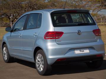 volkswagen fox-16-msi-comfortline-flex-2016 traseira