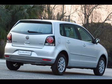 volkswagen polo-hatch-bluemotion-16-8v-flex-2014 traseira