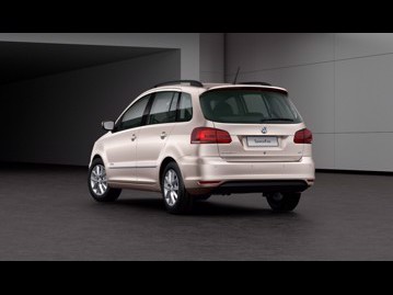 volkswagen spacefox-16-16v-msi-highline-flex-2016 traseira