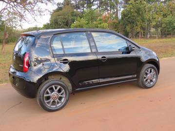 volkswagen up-10-12v-eflex-run-imotion-2017 traseira