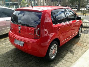 volkswagen up-10-12v-red-up-imotion-2015 traseira