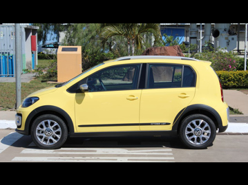 volkswagen up-10-12v-tsi-eflex-cross-up-2016 lateral