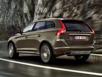 volvo xc60-20-t5-drivee-kinetic-2017 traseira
